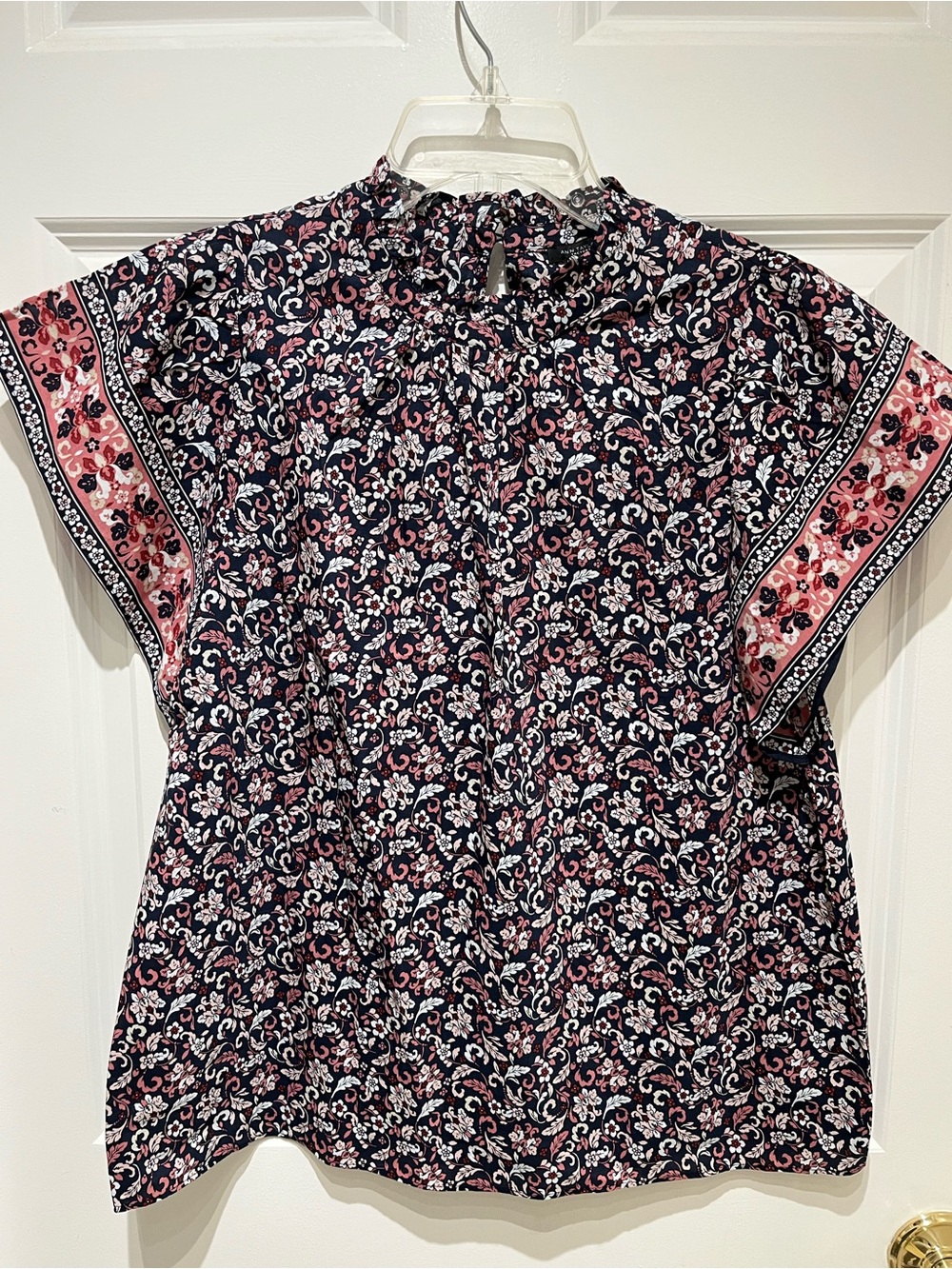 NWT Ann Taylor Navy Floral Short-Sleeve Blouse with Pink Border Size Small.